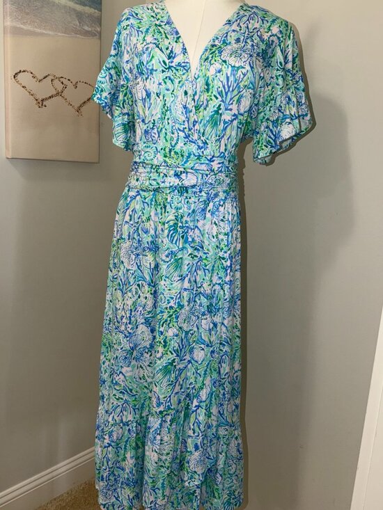 Lilly Pulitzer Dresses & Skirts - Lilly Pulitzer Midi Dress - Size Medium - Ocean Shell Print 🌊🐚